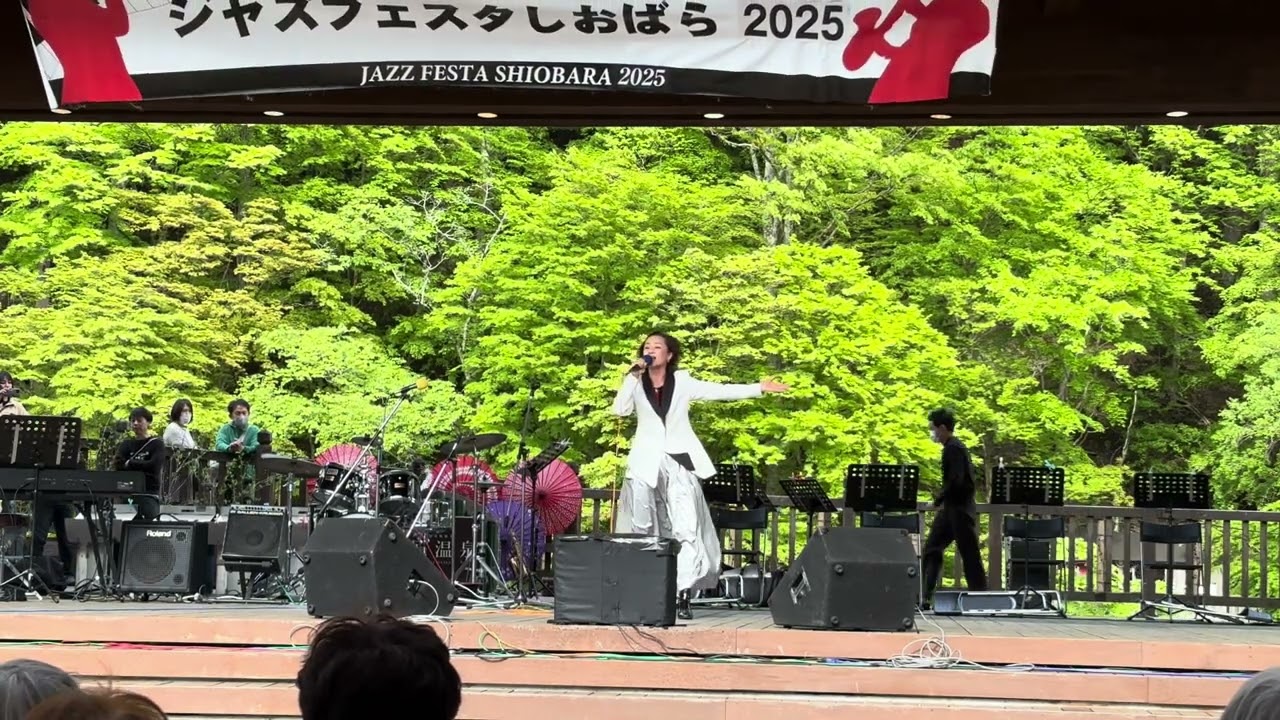 歌心りえがジャズフェスタしおばら2025で姉と「200倍の夢」をデュエット